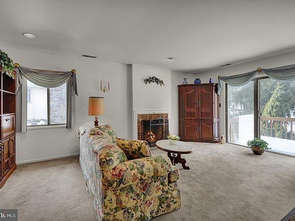 5th image of 12 Muirfield Dr