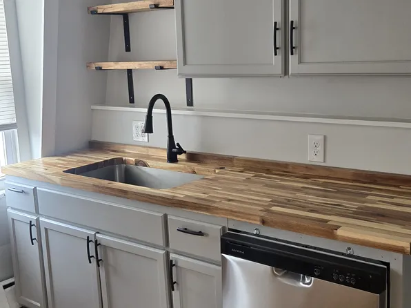 202 Elm St APT 3, Biddeford, ME 04005