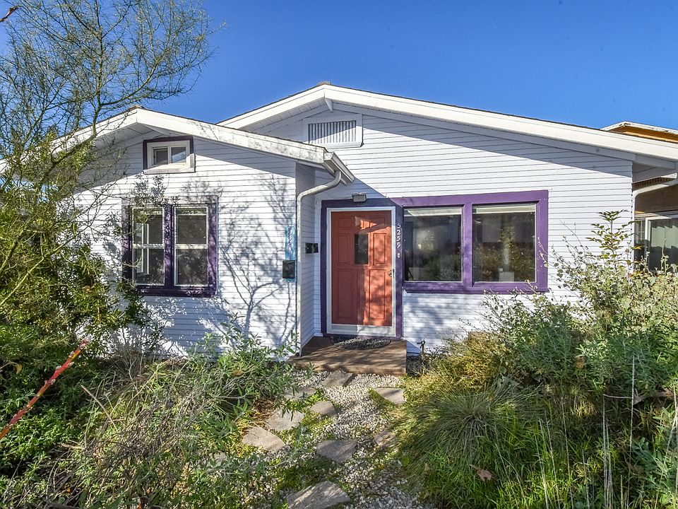 Front yard view with native landcaping
