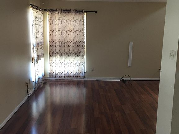 4th image of 1109 Garden Village Dr