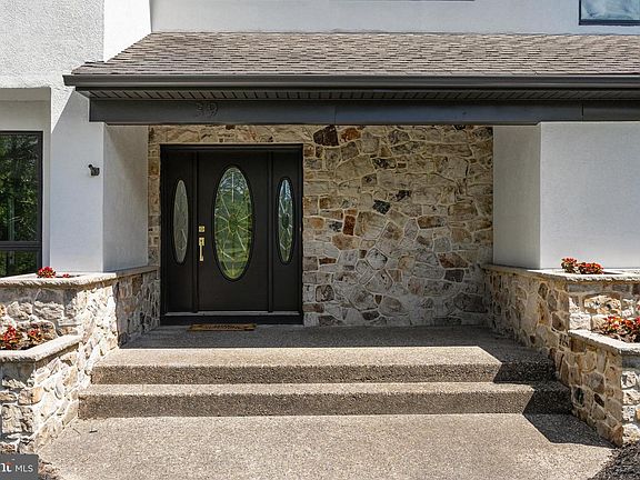 3rd image of 39 Bridge Rd