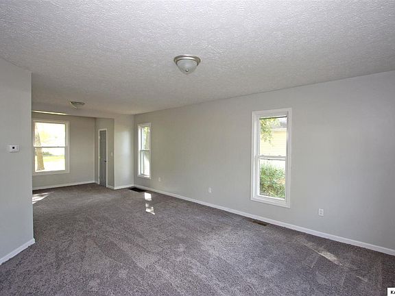5th image of 1006 W Chestnut St