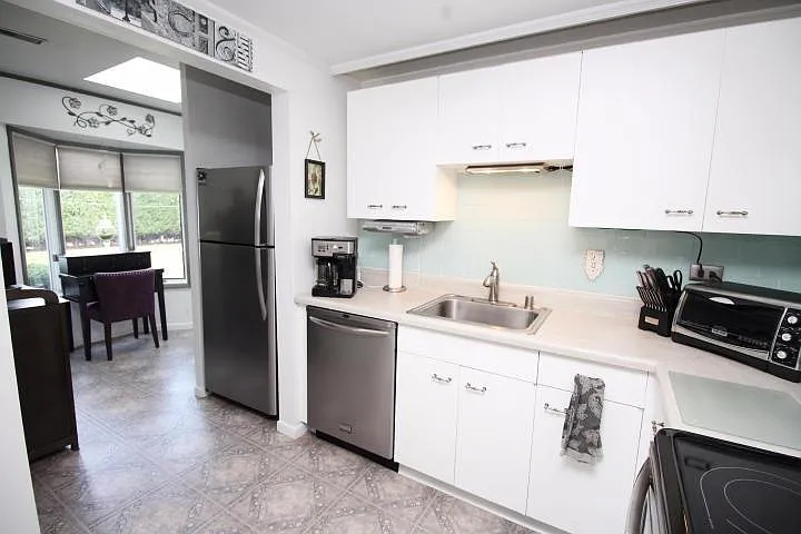 8222 W Burleigh Street — Photo 2