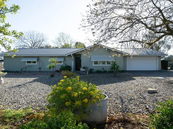 3040 N Oriskany Ave, Sanger, CA 93657