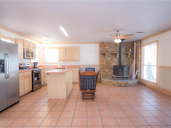 2nd image of 4627 Lyndi Ln