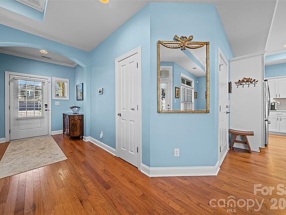 2nd image of 8020 Parknoll Dr