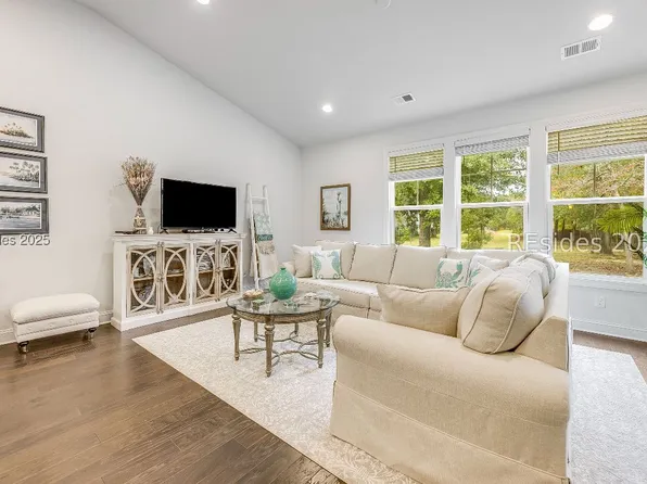 204 Wooden Wheel Ln, Bluffton, SC 29909