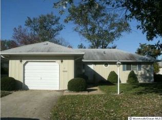9 Guadeloupe Dr, Toms River, NJ 08757