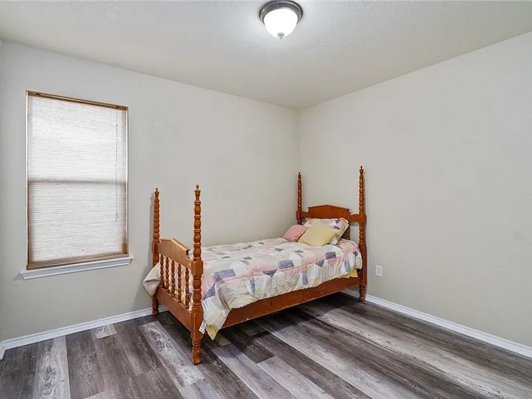 1205 Marlee Cir — Photo 11