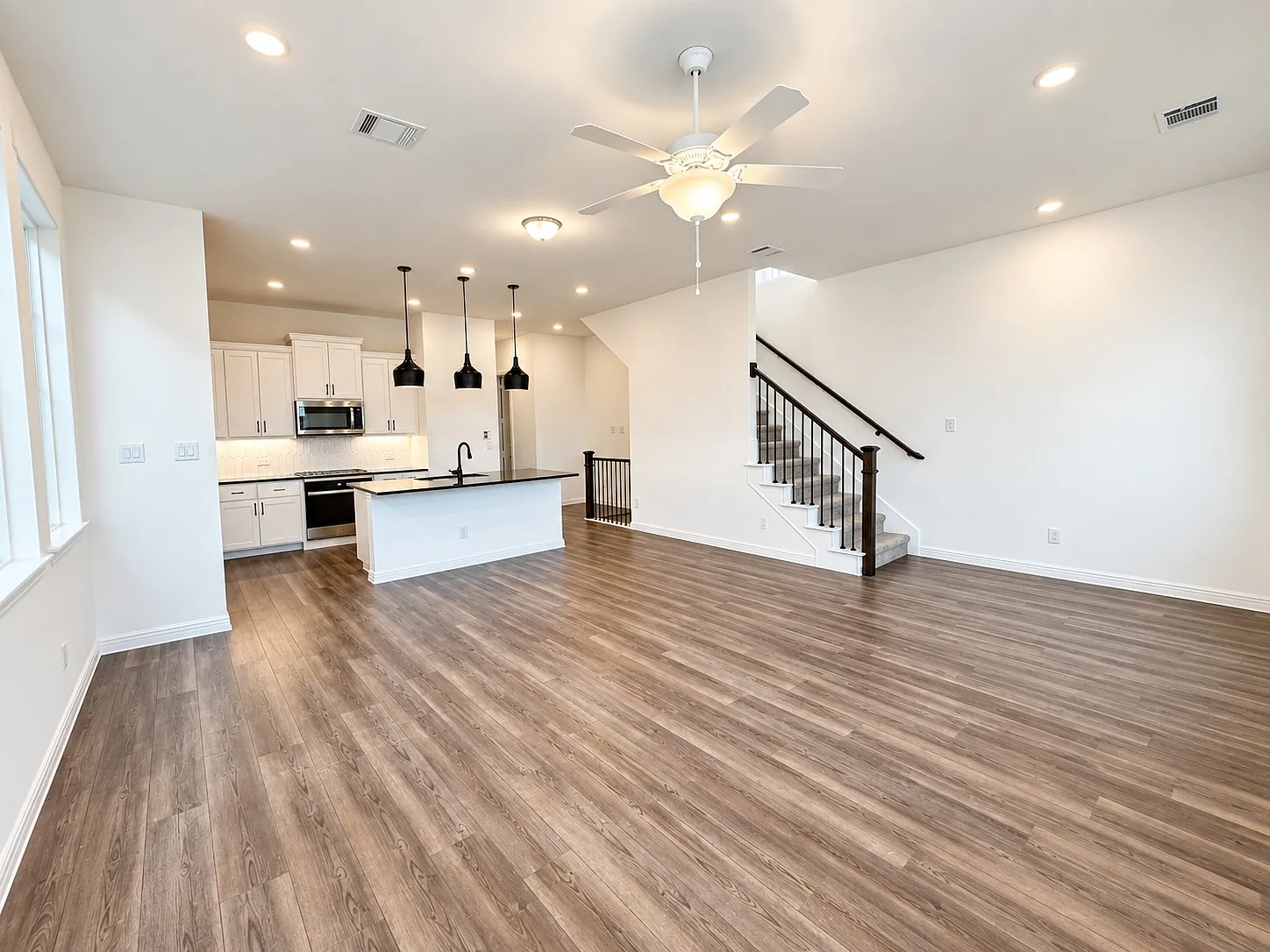 4 bed, 3.5 bath, 2120 sqft, $3,200 — Photo 3