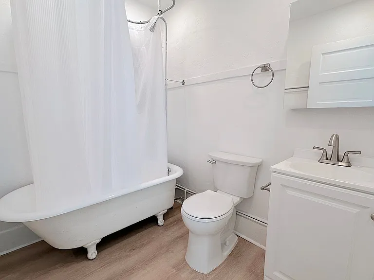 2142 5th Ave — Photo 38