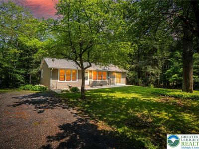18 Holiday Dr, Albrightsville, PA, 18210