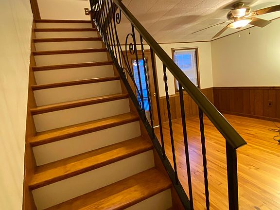 Hardwood floors, Living room