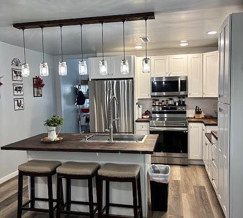 2nd image of 409 Greenwood Cir