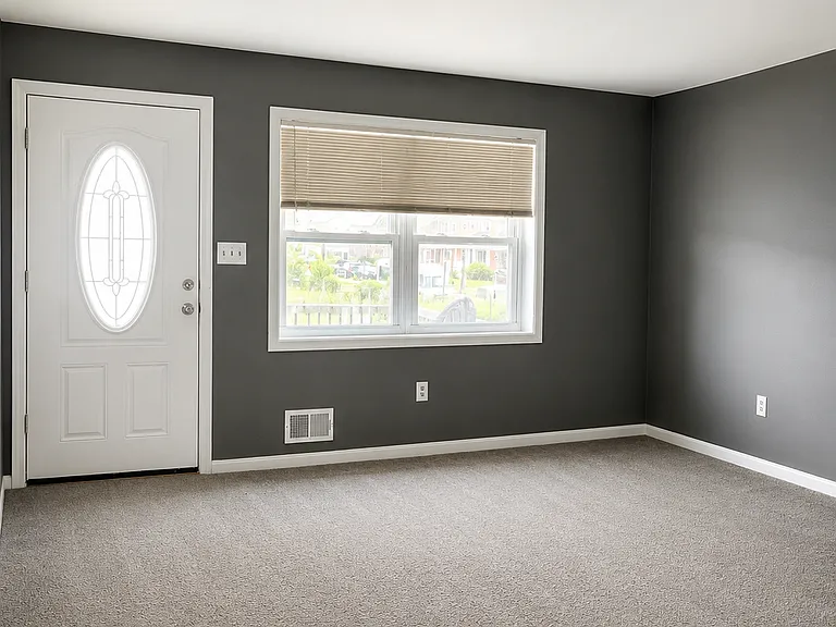 4821 Williston St — Photo 2