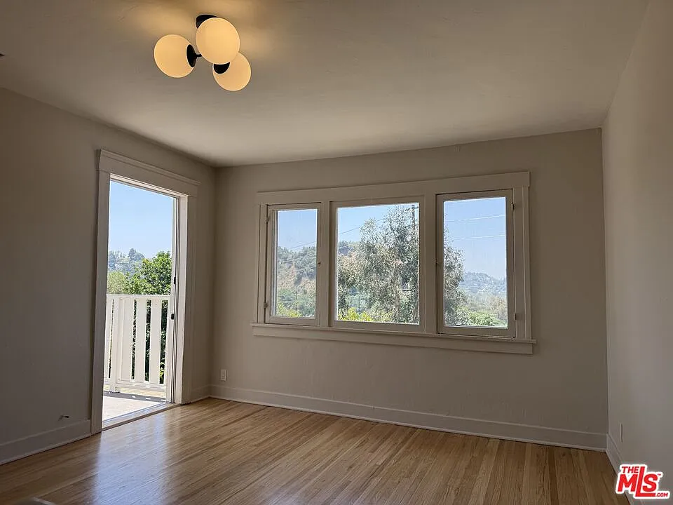 2 bed, 1.0 bath, 700 sqft, $2,995 — Photo 3