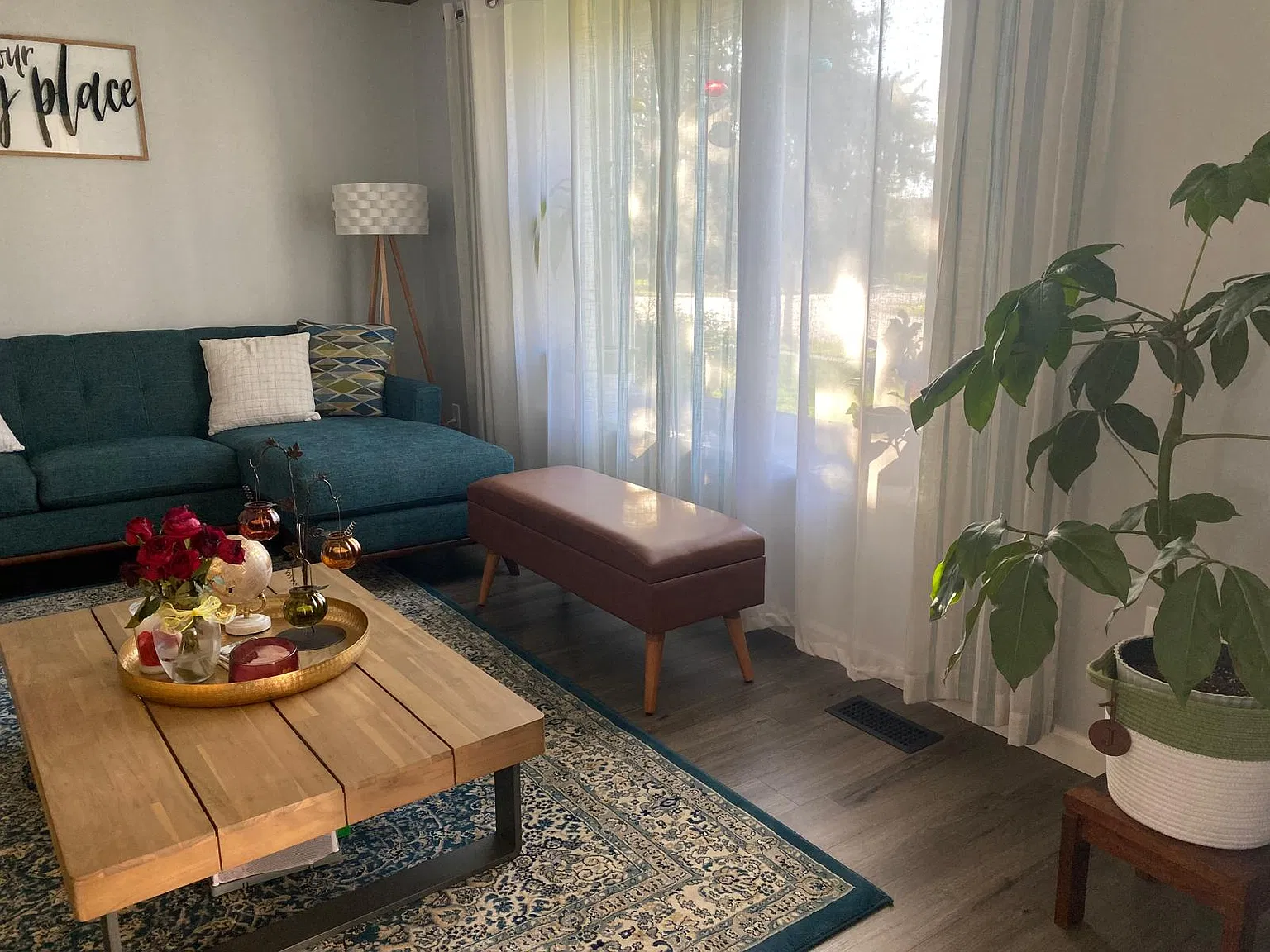 4 bed, 2522 sqft, $3,200 — Photo 3