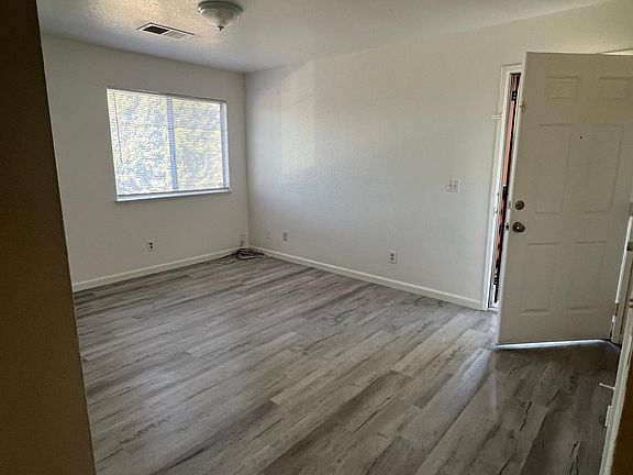 3rd image of 566 Fortuna Ave