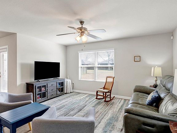 3rd image of 1607 Abbey Loop