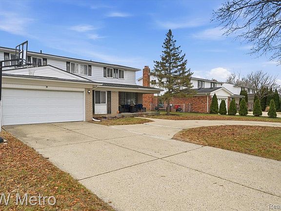 3rd image of 29450 Sharon Ln