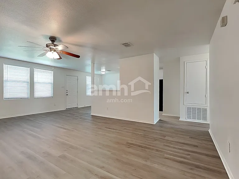 1421 Englewood Dr — Photo 5