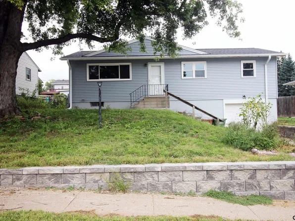 3310 Willow St, Bellevue, NE 68147