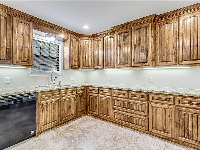 2111 E Lott Ave — Photo 22