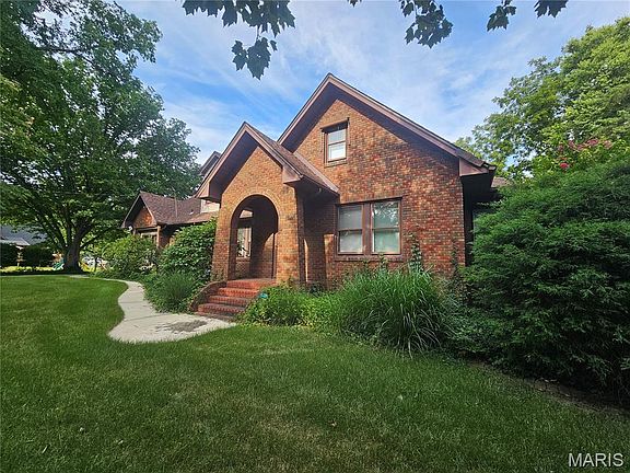3rd image of 220 S 9th St