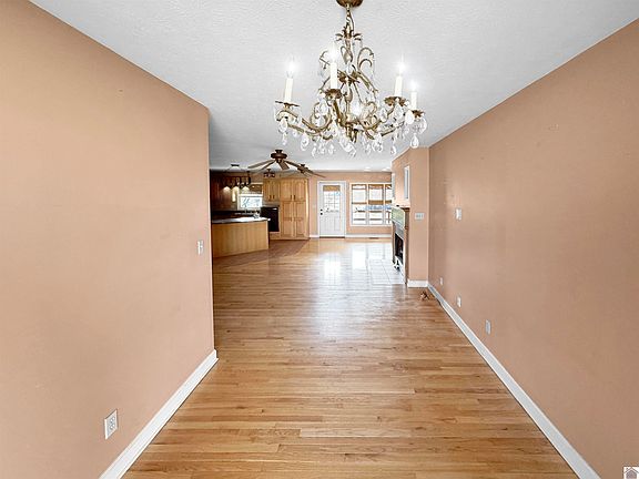 3rd image of 102 Meadow Lark Rd