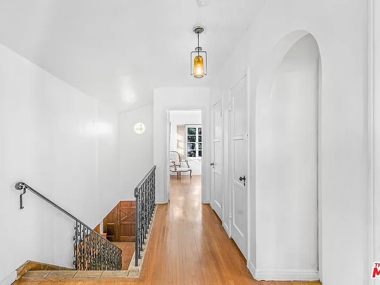 1530 Valley View Rd — Photo 35