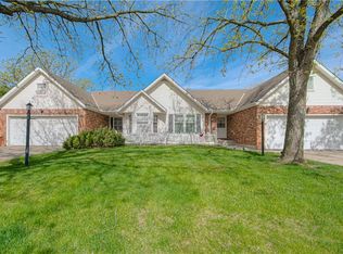 2208 Berkshire Dr, Saint Joseph, MO 64506