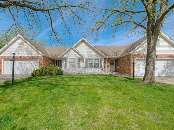 2208 Berkshire Dr, Saint Joseph, MO 64506