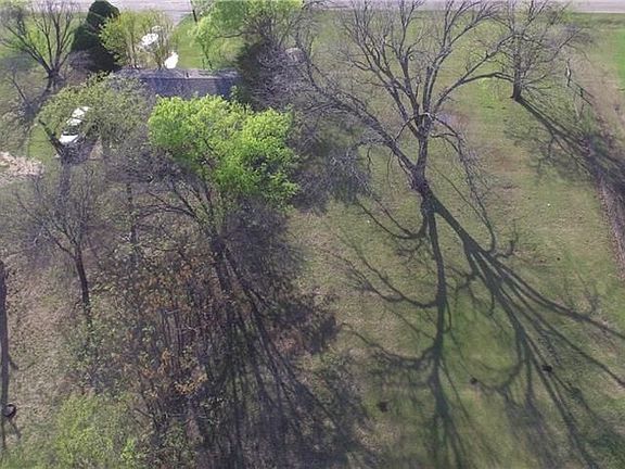 4th image of 306 N Ash Dr