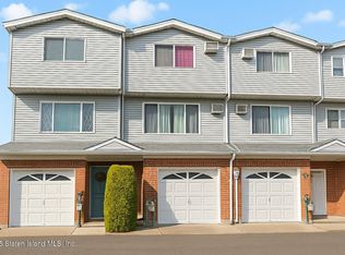 12 Saccheri Ct, Staten island, NY 10308