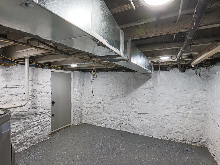 9 Glenmore Ave — Photo 33