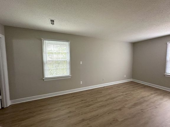 4th image of 1497 Foxhall Dr