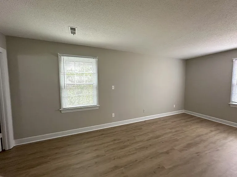 1497 Foxhall Dr — Photo 4