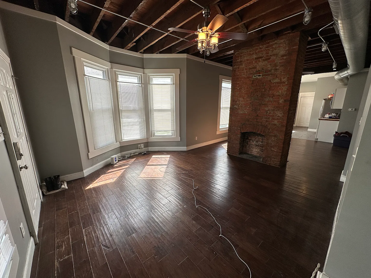 3 bed, 1800 sqft, $2,000 — Photo 2
