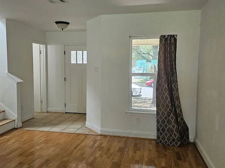 13400 Coomes Dr — Photo 17