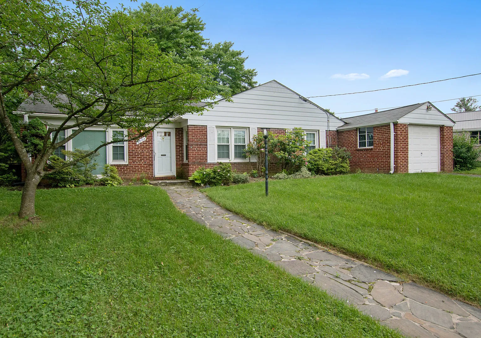 Fantastic Ranch in Convenient Location! — Photo 2