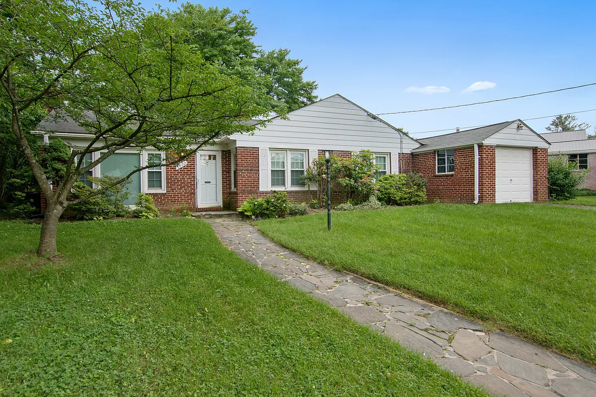 Building Photo - 9702 Bellevue Dr
