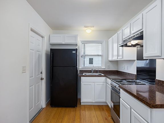 4th image of 914 S Person St #1