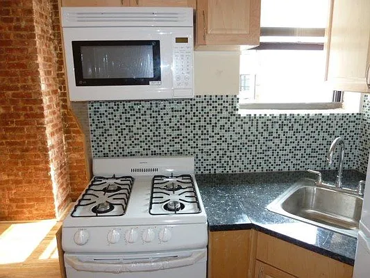 Rented by Chartwell Manhattan Realty | media 30