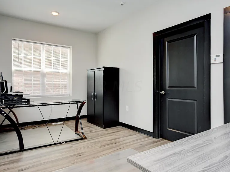 1384 E Main St — Photo 5