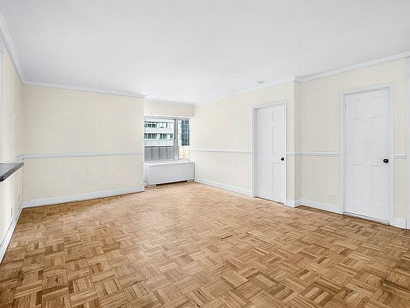 4th image of 118 E 60th St APT 23A