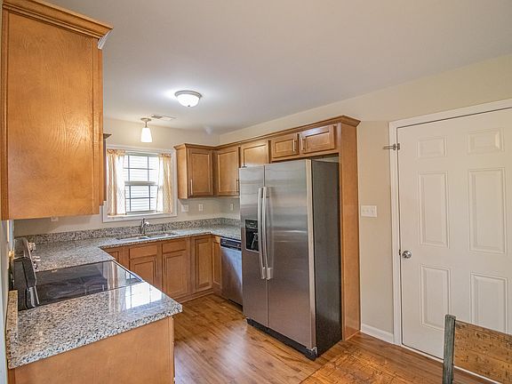 3rd image of 1818 Blackwell Rd