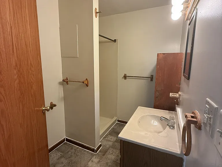 709 E 1st St #6 — Photo 6