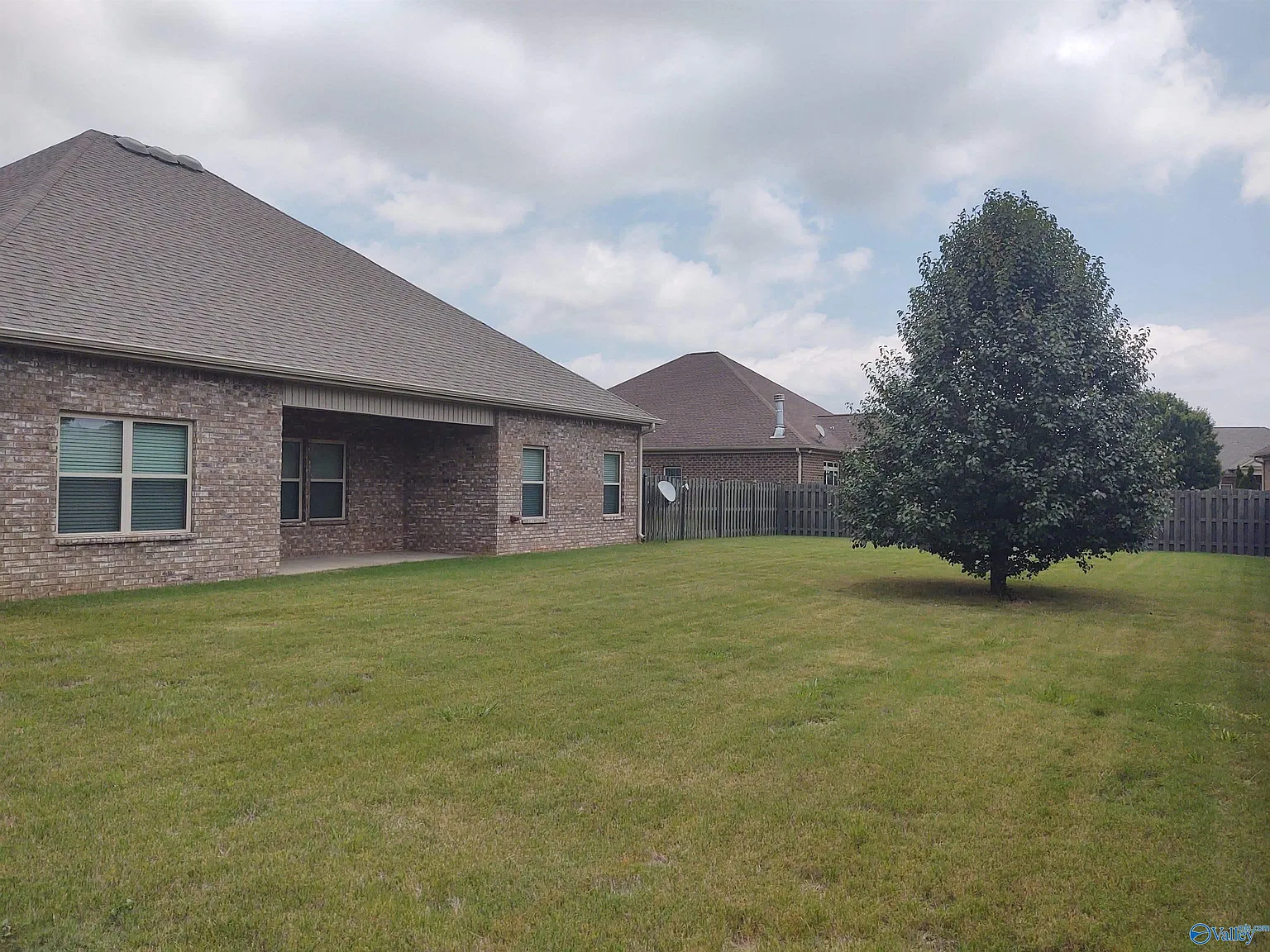 4 bed, 2.0 bath, 2026 sqft, $2,150 — Photo 4
