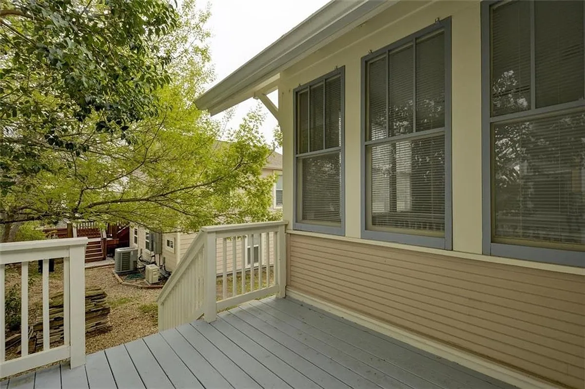 Building Photo - 601 Bellevue Pl #D