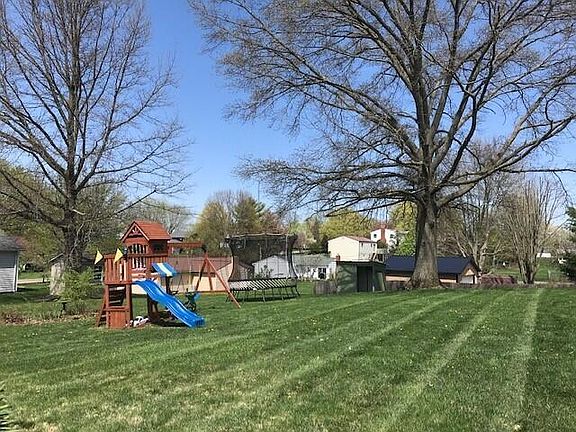 4th image of 447 Dogwood Ln